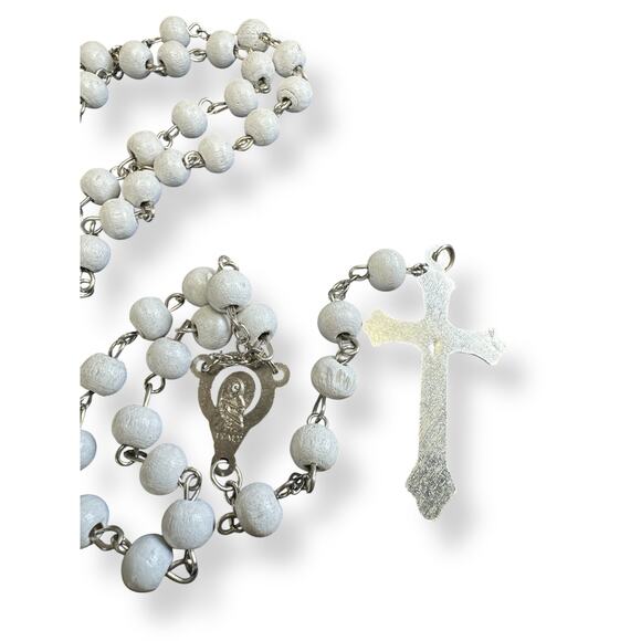 Pre-Loved White Wooden Beaded Rosary on Silver-Tone - Picture 3 of 3
